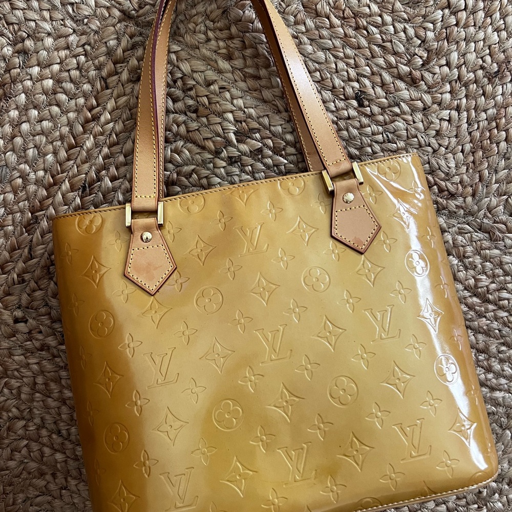 Louis Vuitton Vernis- Authentic (Comes with COA)